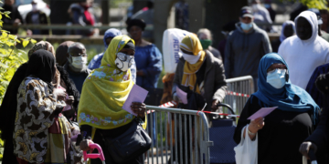 Virus lockdown raises tensions in France’s poorest areas