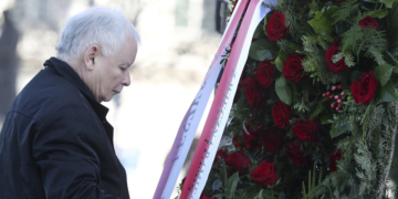Poland marks 10 years since president killed in plane crash