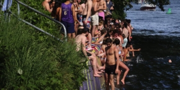 Half of newly diagnosed coronavirus cases in Washington are in people under 40