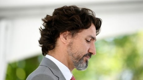 Government to launch benefit-finder tool for emergency aid as parties spar over return of Parliament