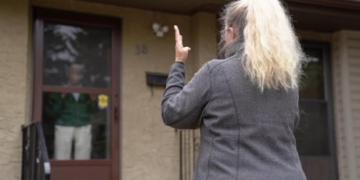 COVID-19 has made life more isolated for the deaf community 