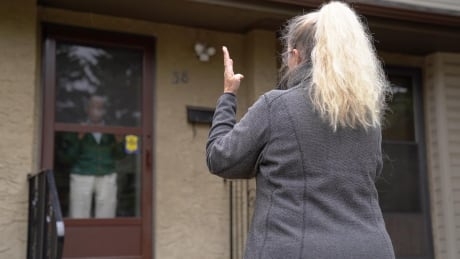 COVID-19 has made life more isolated for the deaf community 