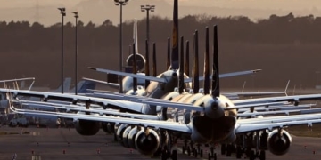 Grounded travellers call on government to force airlines to issue refunds for cancelled flights