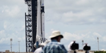 SpaceX, NASA to try again for launch of 2 astronauts from Florida