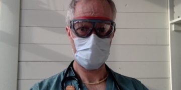 Calgary doctor wants mandatory mask use, but top health official not convinced