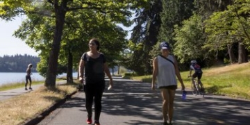 On Seattle’s Lake Washington Boulevard, a weekend without cars