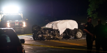 Driver dies in wild Bronx crash, 5 injured