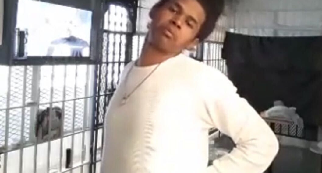 Rikers Island inmate livestreams on Facebook from jail cell, fussing with hair and posing for the camera