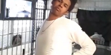 Rikers Island inmate livestreams on Facebook from jail cell, fussing with hair and posing for the camera