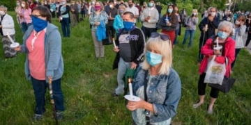 Investigating nursing home hit hard by COVID-19; Consumer debt loads drop: CBC’s Marketplace Cheat Sheet