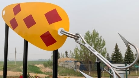 Alberta family reels in record for world’s largest fishing lure