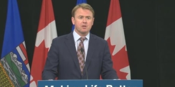 Omnibus bill would bring pandemic daycare rules, keep continuing care workers at one site