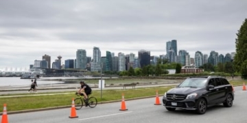 Stanley Park reopens to cars; Vancouver Aquarium to reopen Friday