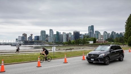 Stanley Park reopens to cars; Vancouver Aquarium to reopen Friday