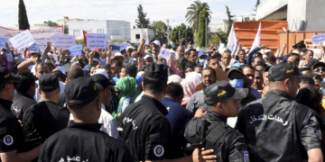 Jobless for years, Tunisians march on capital, demand work