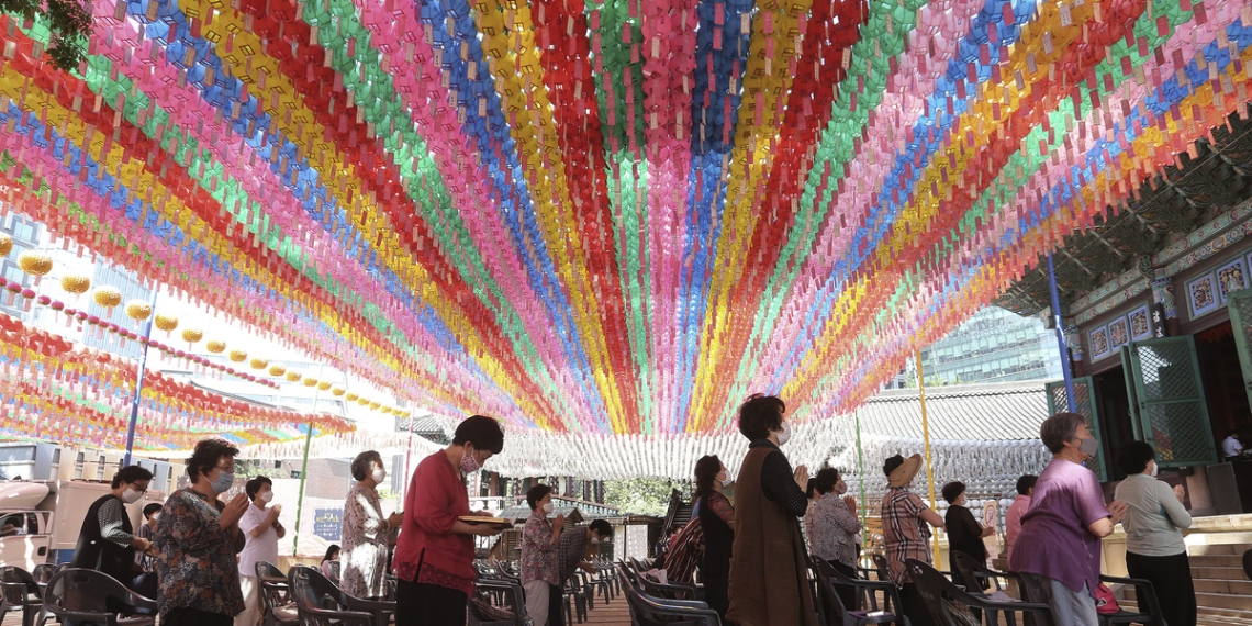 Virus cases surge in US, worldwide, but slow in China, Korea