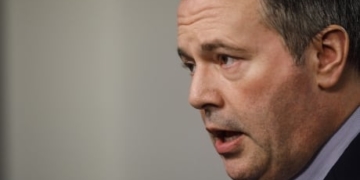 Alberta Premier Jason Kenney accuses feds of getting in the way of fixing contact tracing app