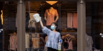 Eliminating COVID-19 cases in Canada will exact too heavy a toll on society, health experts say