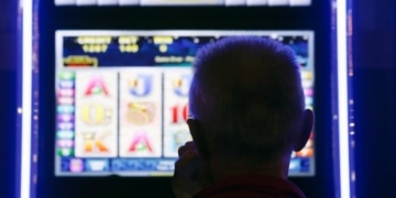 Gambling on VLTs: Alberta communities grappling with long-time bans on popular machines