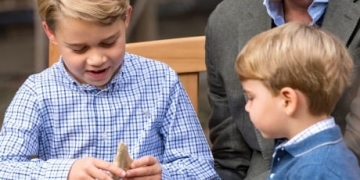 David Attenborough gives shark tooth fossil to 7-year-old Prince George
