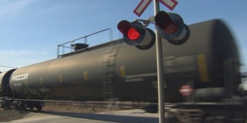 Canadian crude-by-rail exports fall to another eight-year low in July