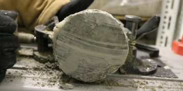 Researchers dig into Canadian North to understand carbon storage in permafrost