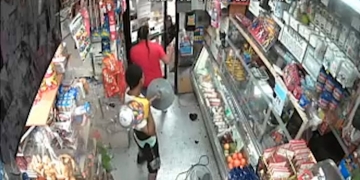 SEE IT: Wild Bronx melee at bodega involves machete, gumball machine and a fan