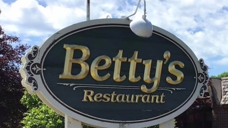 Ontario MPP ignored restaurant’s COVID-19 rules, owner says