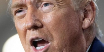 Trump holds indoor rally for hundreds of seniors