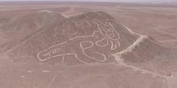 Peruvian archeologists unveil giant cat carved into Nazca hillside