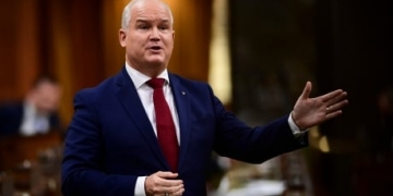 Assisted-dying bill wins approval in principle over Conservative objections