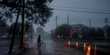 Zeta barrels northeast after battering storm-weary U.S. Gulf Coast