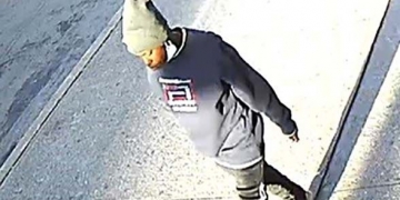 SEE IT: Woman mugger robs elderly man of $7 on Bronx street