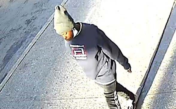 SEE IT: Woman mugger robs elderly man of $7 on Bronx street