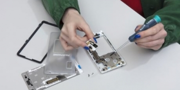 Is it possible to make a sustainable smartphone?