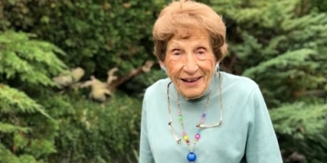 102-year-old Vancouver woman sets Guinness World Record for oldest curler