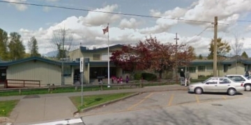 2nd school outbreak prompts Surrey parents to call for mandatory masks in classrooms