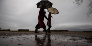 Environment Canada issues warnings for windy conditions along South Coast