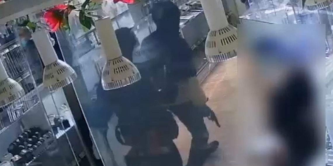 SEE IT: NYC robbers pistol-whip jewelry store worker, run off with over $100,000 in baubles