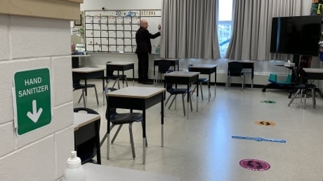 Alberta schools advising thousands of students to isolate based on informal COVID notices