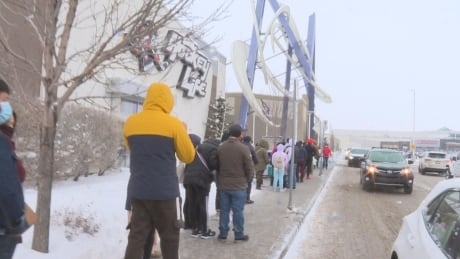 Boxing Day draws lineups to Calgary, Edmonton malls
