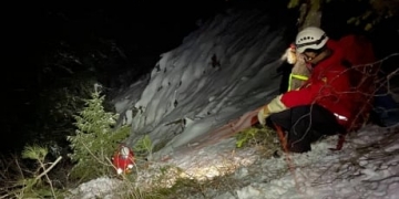 Mountie gets man but needs military rescue after suspect leads officer into icy ravine