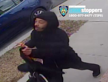 Queens MTA worker dodges bullets chasing mugger who stole his wallet