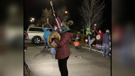 Prince George residents perform weekly Indigenous drum dance to cheer on health workers, patients