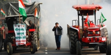Indian police fire tear gas in clash with farmers in Republic Day protests