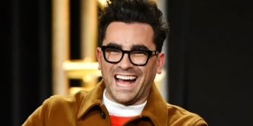 Dan Levy opens Saturday Night Live with Schitt's Creek shout-outs, surprise appearance from dad