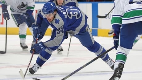 Auston Matthews stays hot as Leafs thump Canucks