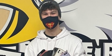 Students at B.C. school wind up talking to each other more, after classmate's 9-day digital detox challenge