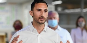 Ontario education minister to make announcement as families await decision on March Break