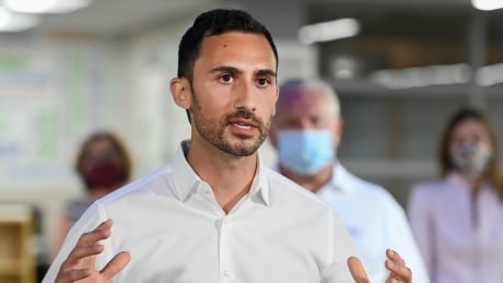 Ontario education minister to make announcement as families await decision on March Break